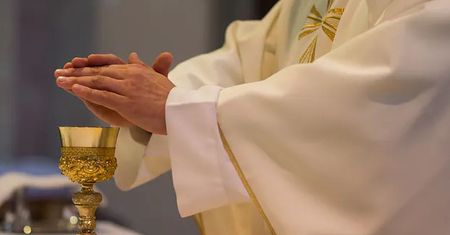 Ksiądz wpadł w szał. Kazali mu przeprosić kobietę, ale zrobił co innego