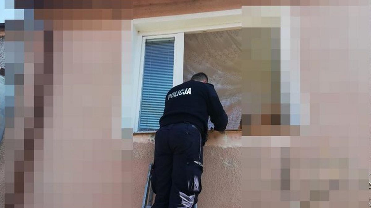 Funkcjonariusz wszedł przez okno