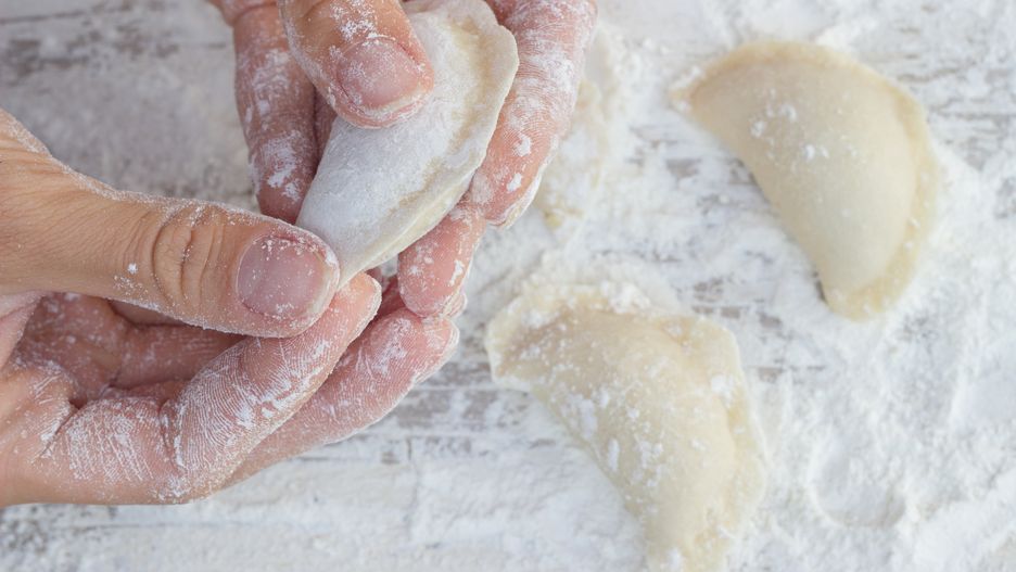 Kuchnia łączy pokolenia. Lepienie i degustacja pierogów