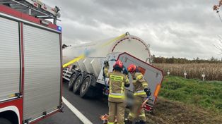 Narty: Cysterna z gazem w rowie. DK 91 całkowicie zablokowana
