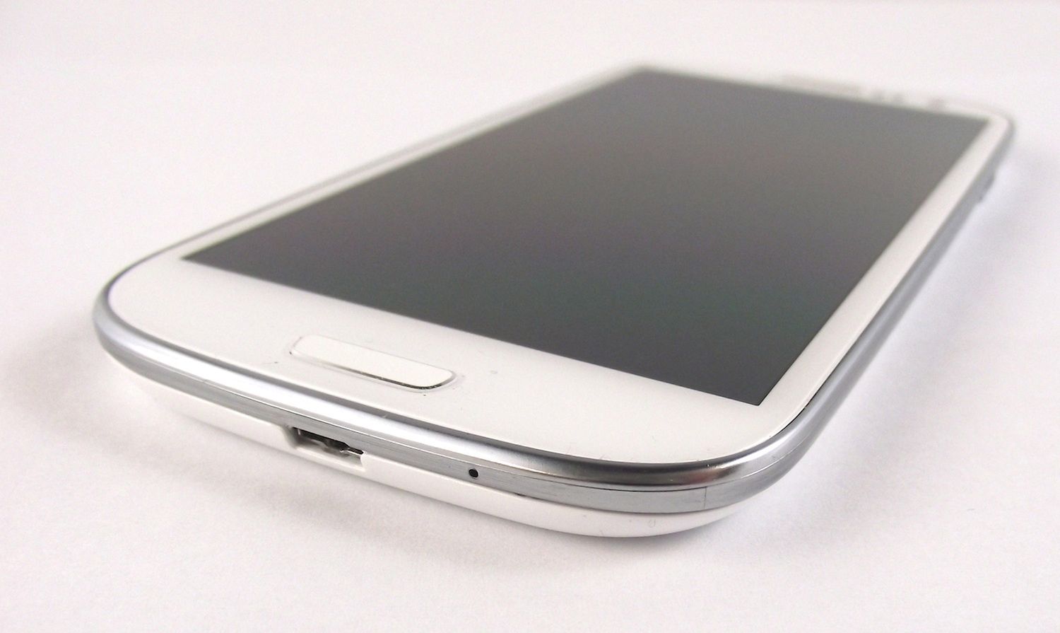 Galaxy S IV będzie plastikowy, ale to chyba nie ma znaczenia... 2