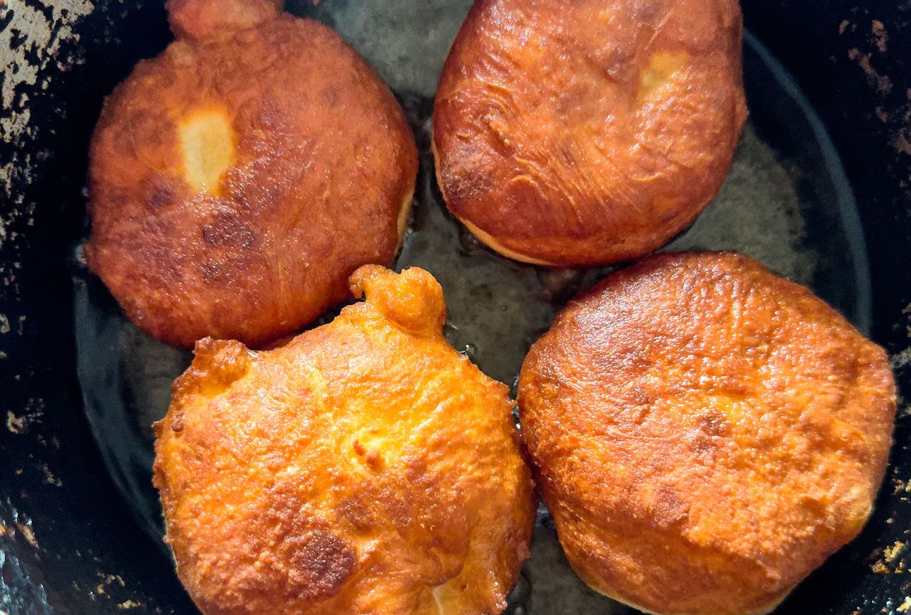 Węgrzy zajadają się przez cały karnawał. Smaczniejsze niż polskie pączki?