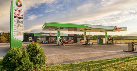 Kierowcy liczą oszczędności. Na stacjach AMIC Energy zatankują z rabatem nawet do -50 gr/l!