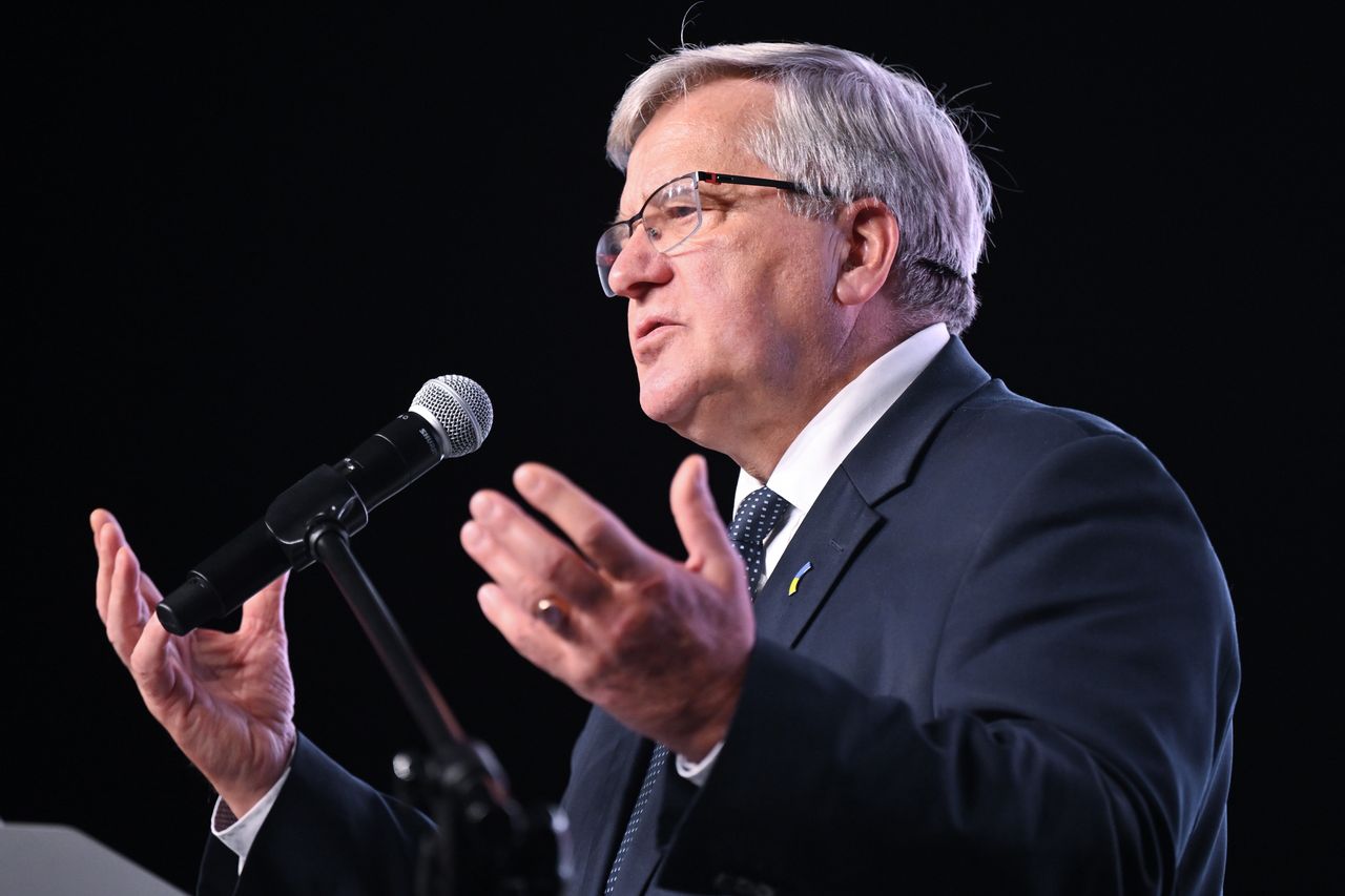 Spadek notowań Trzaskowskiego. Komorowski: "Ze mną też tak było"