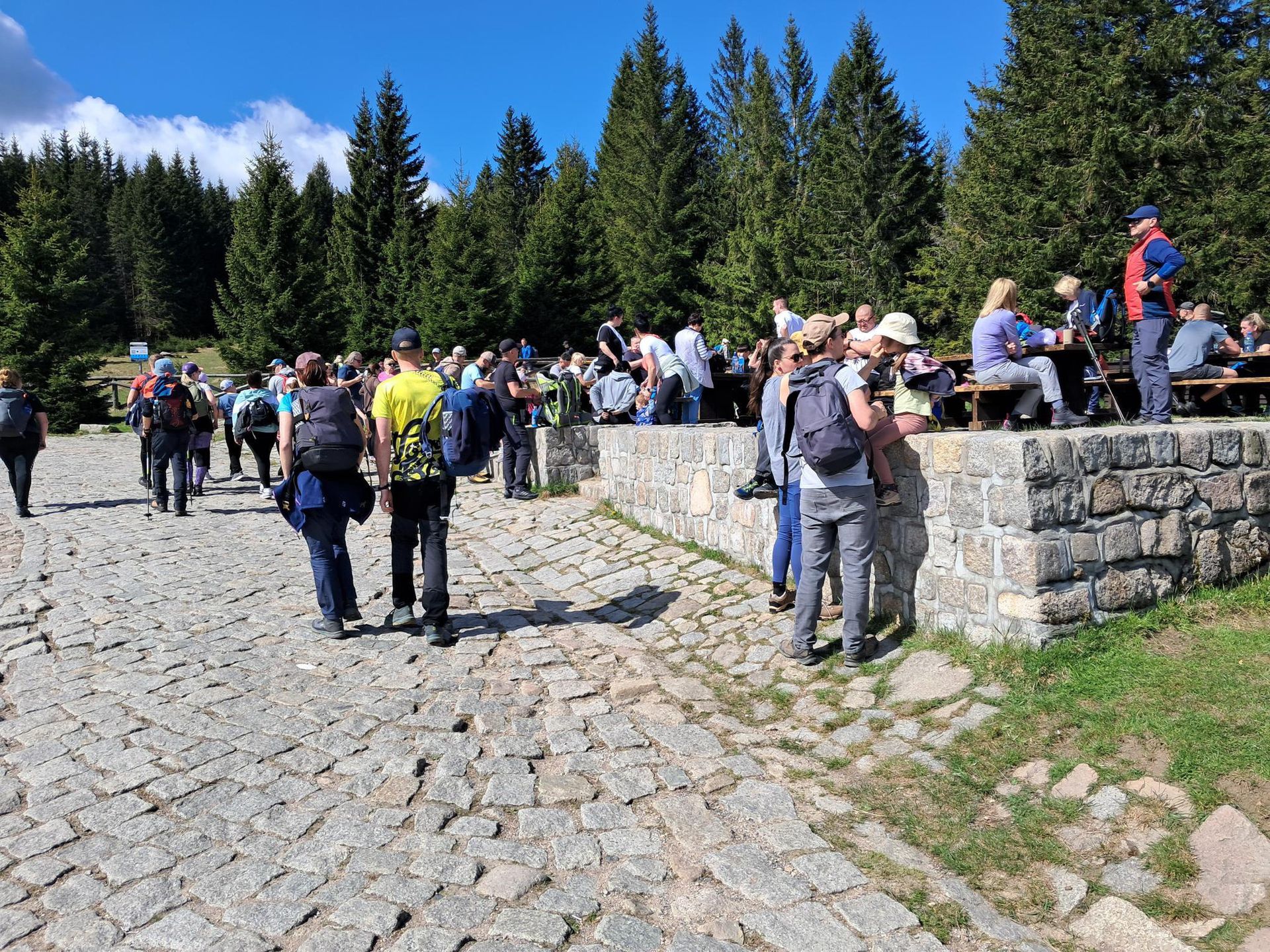 Wielu turystów pojawiło się w Karkonoszach.