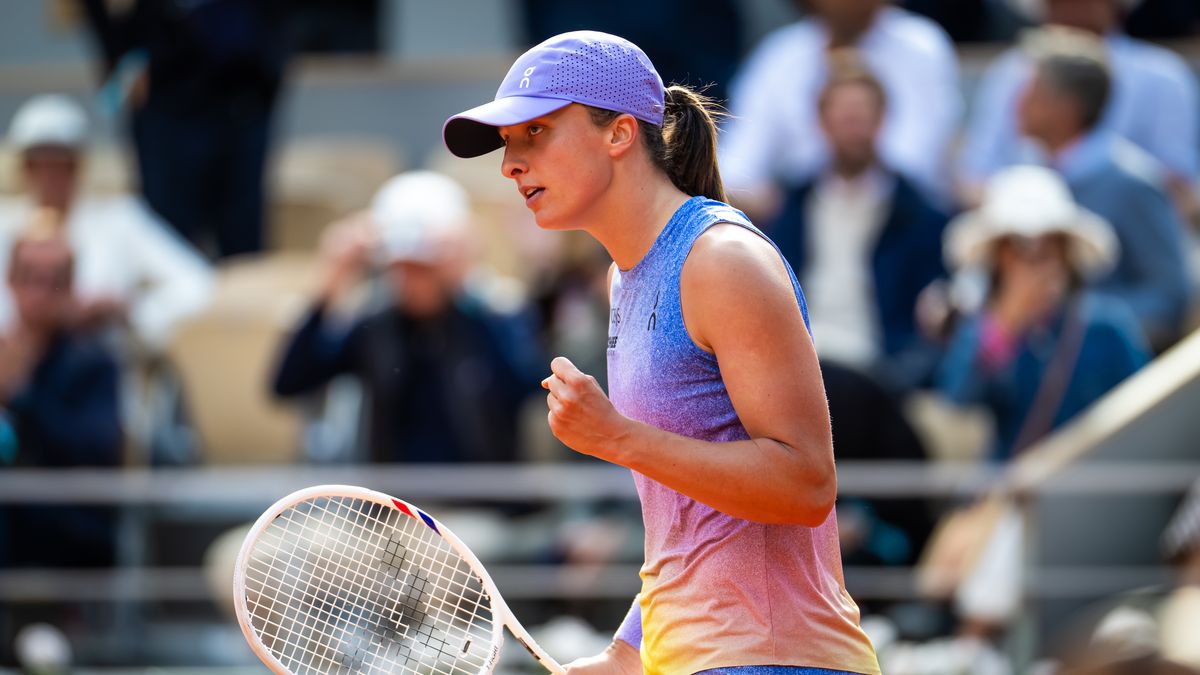 PARIS, FRANCE - MAY 28: Iga Swiatek of Poland reacts to defeating Emma Raducanu of Great Britain in the second round on Day Four of the French Open at Roland Garros on May 28, 2025 in Paris, France (Photo by Robert Prange/Getty Images)
