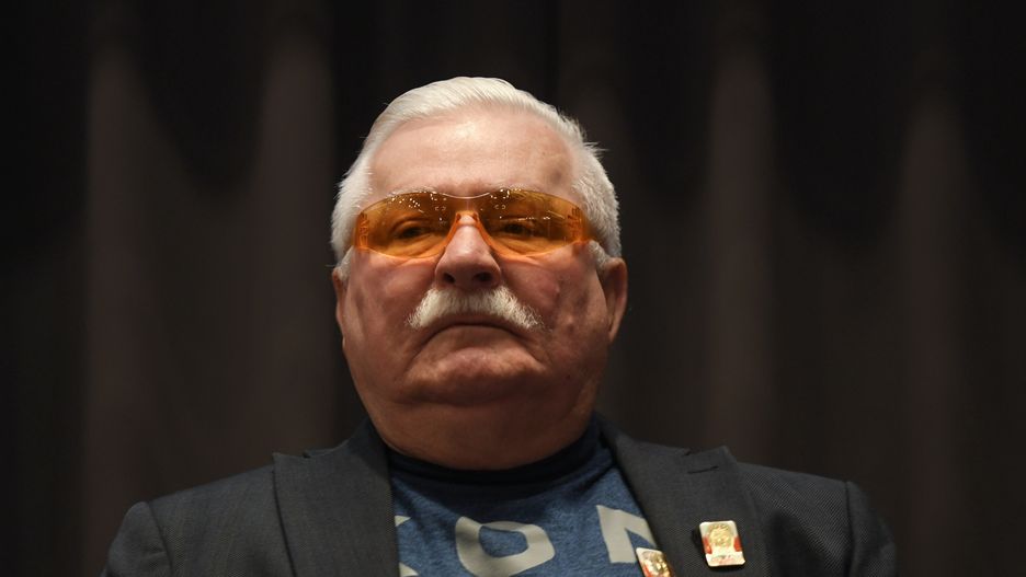  Rekonwalescent Lech Wałęsa pokazał "dietę cud" i bliznę po operacji(Photo by Artur Widak/NurPhoto via Getty Images)