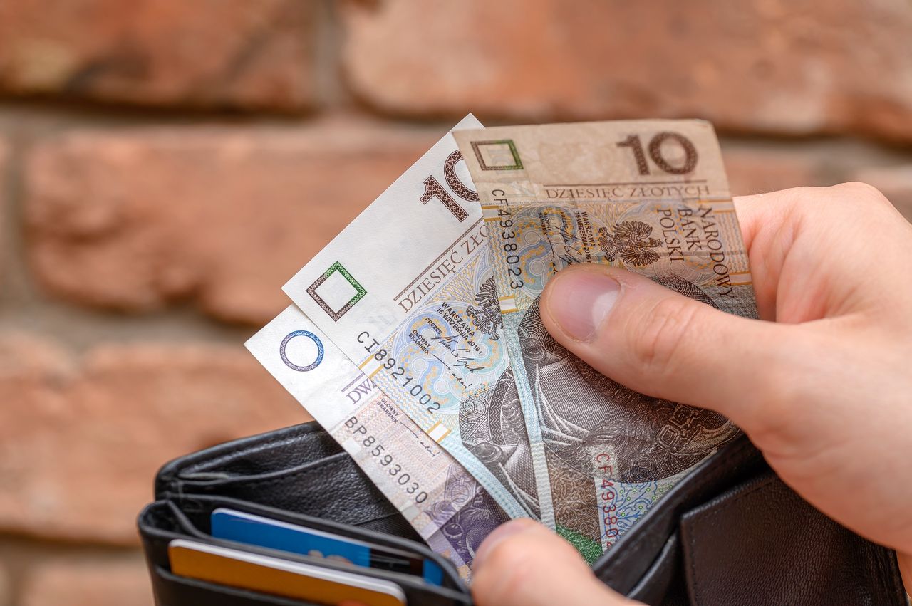 Chce od syna 500 zł/mies., bo ma niską emeryturę. Jest wyrok sądu