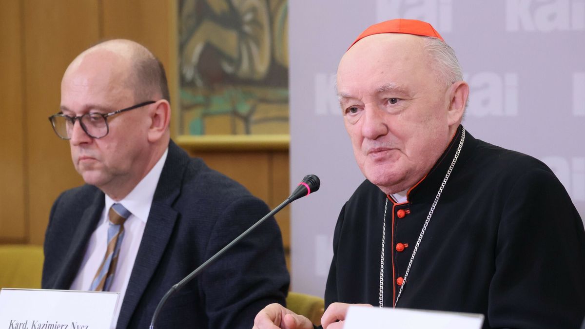 Prezentacja autobiografii papieza Franciszka "Nadzieja"
Fot. Wojciech Olkusnik/East News, 14.04.2025. Prezentacja autobiografii papieza Franciszka "Nadzieja",  w budynku Sekretariatu Konferencji Episkopatu Polski. N/z: Tomasz Krolak, kard. Kazimierz Nycz.
Wojciech Olkusnik