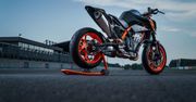 KTM 890 Duke R debiutuje w odświeżonym wydaniu. Za najważniejsze wciąż trzeba dopłacać