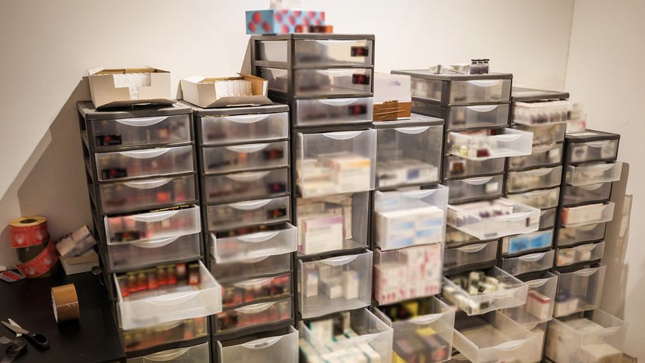 Grupa przestępcza handlowała nielegalnymi lekami