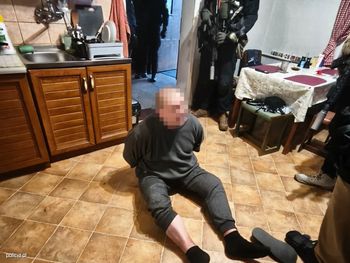Radom: 19 lat w ukryciu – policja zatrzymała groźnego przestępcę