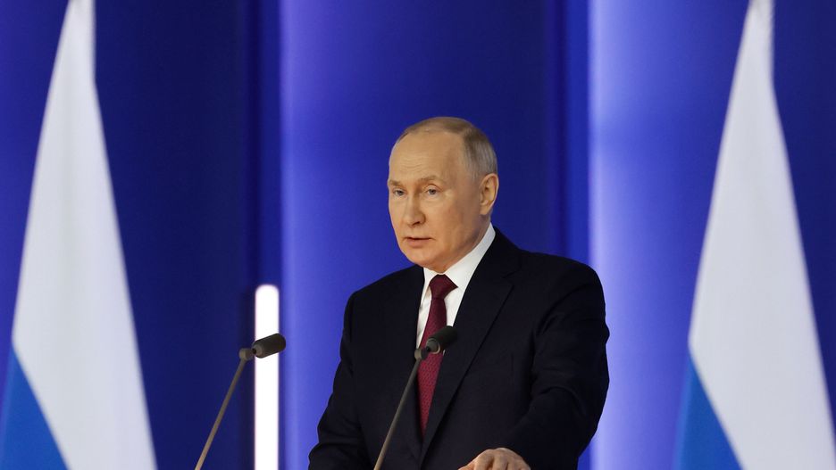 Russia's President Vladimir Putin delivers his annual address before the Federal Assembly at the Gostiny Dvor conference center in Moscow, Russia, 21 February 2023. 'The goal of the West is to inflict a strategic defeat on Russia, to end us once and for all. We will react accordingly, because we are talking about the existence of our country', Putin said during his state of the nation address. About 1,200 people, including lawmakers of Russiaâ��s two-chamber parliament, Government members, heads of the Constitutional and Supreme court, and regional governors, were invited to attend the event. EPA/DMITRY ASTAKHOV / SPUTNIK / GOVERNMENT PRESS SERVICE POOL MANDATORY CREDIT Dostawca: PAP/EPA.