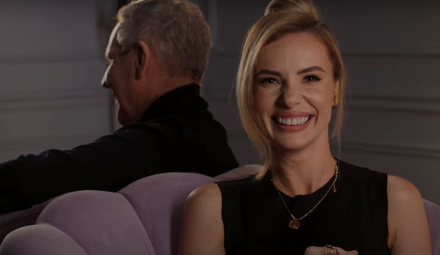 Izabela Janachowska czyta komentarze na swój temat
