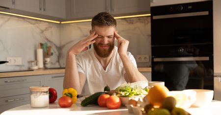 Te produkty omijaj szerokim łukiem, jeśli cierpisz na migreny. Tylko nasilą ból
