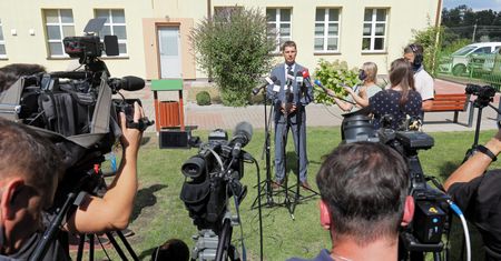 Powrót do szkoły w czerwonych i żółtych strefach. Zgód na zdalną naukę brak. "Nie wiem, jak sobie poradzimy"
