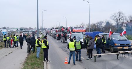 Rolnicy wydłużają protesty w Lublinie. Te drogi będą zablokowane do 28 marca [SZCZEGÓŁY]