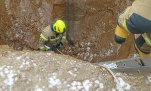 Taki widok w wielkim wykopie. Strażak aż zdjął rękawice. Oto finał