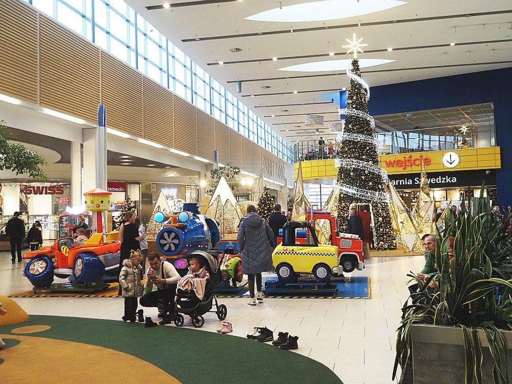 W Porcie Łódź przy okazji świątecznych zakupów można pójść na lodowisko