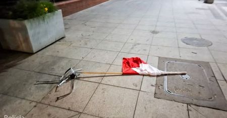 Miał zerwać i rzucić flagę Polski na chodnik. Teraz poniesie karę