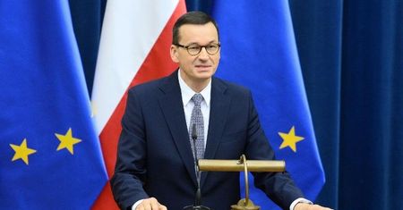 Mateusz Morawiecki apeluje: "Protestujmy W INTERNECIE". Zagroził narodową kwarantanną