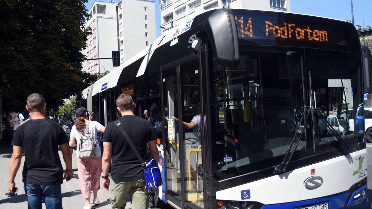 Prezydent miasta zapowiedział darmową komunikację miejską dla uczniów w wakacje
