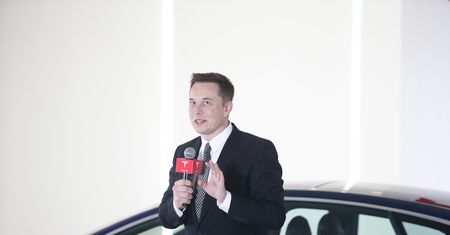 Weryfikacja dwuetapowa w samochodzie? Muskowi wstyd, że nie zrobił tego wcześniej