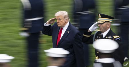 Zwolnił wszystkich jednym mailem. Zaskakująca decyzja Trumpa