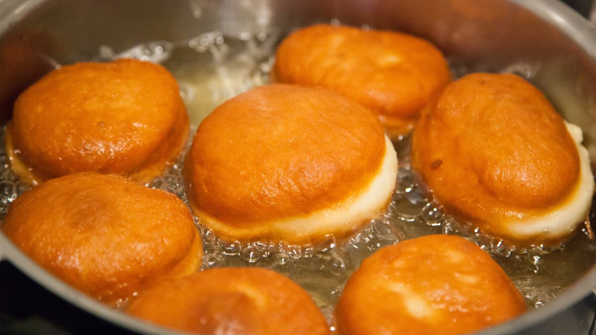 Pączki najczęściej smażymy w głębokim tłuszczu