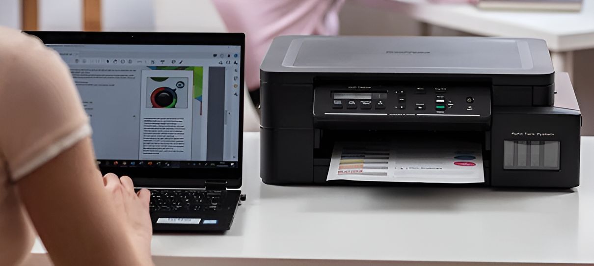 Drukarki dla oszczędnych studentów – TOP 5 urządzeń z naprawdę tanimi tuszami