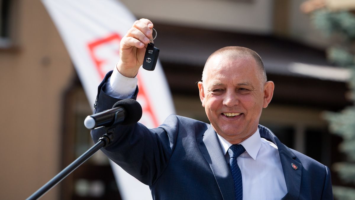 Sejm musiał uchylić immunitet Marianowi Banasiowi, aby można go było ukarać mandatem za wykroczenie drogowe