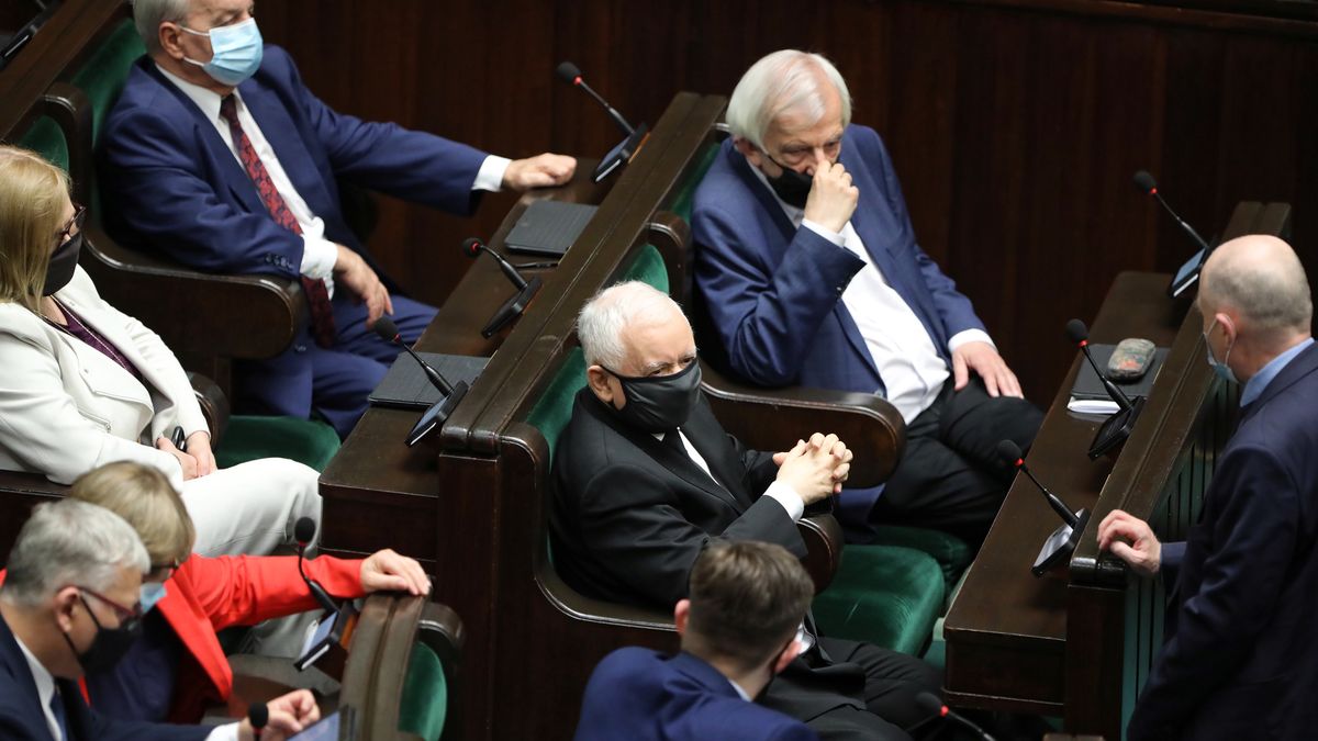 Posłowie zajmowali się m.in. projektem ustawy o zmianie ustawy o świadczeniach opieki zdrowotnej finansowanych ze środków publicznych. Według opozycji jest to próba upaństwowienia służby zdrowia.