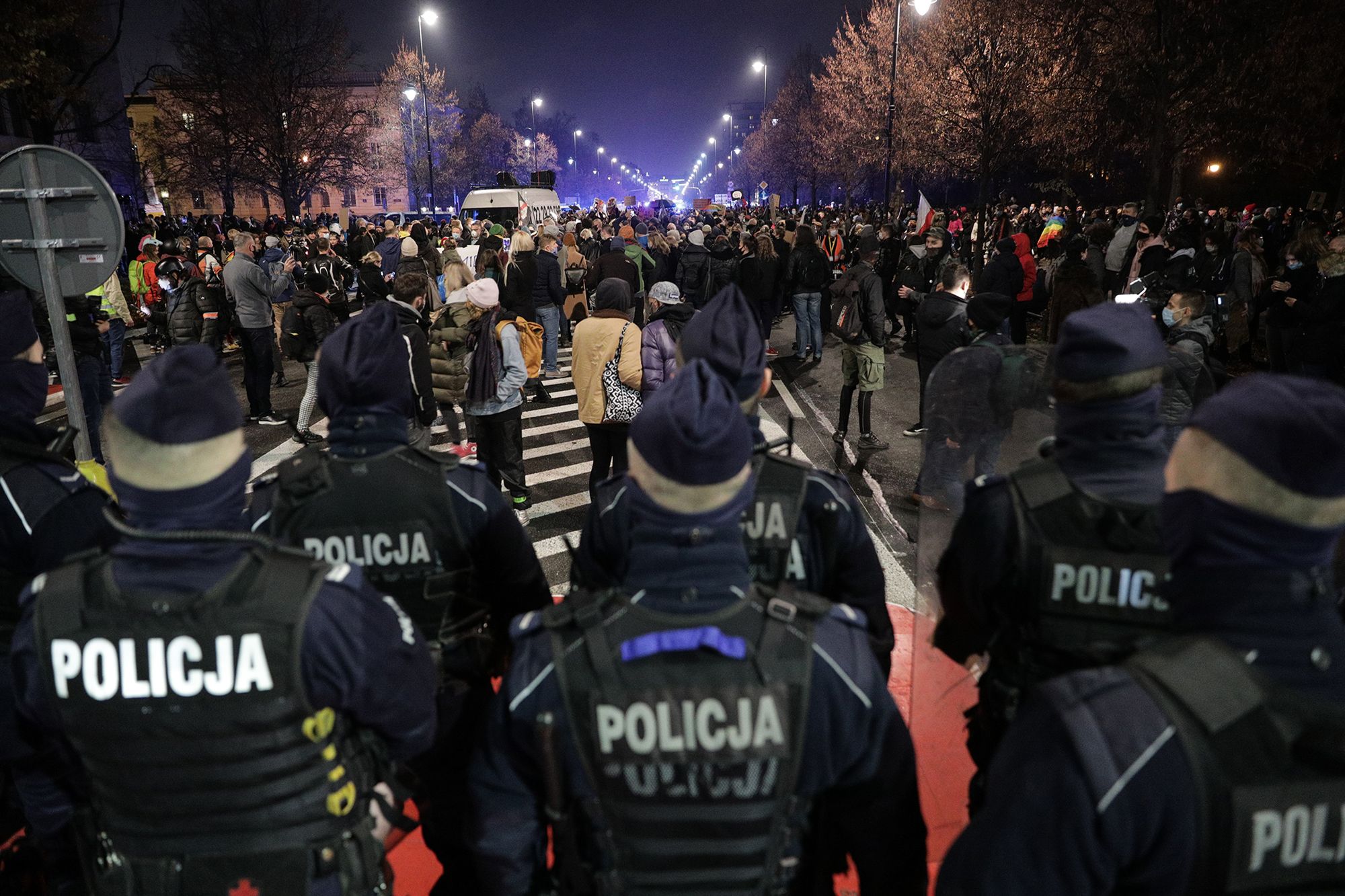 Zdjęcie dnia. Sejm zablokowany przez Strajk Kobiet. Policja zatrzymuje protestujących 6