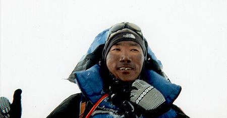 Człowiek, który mieszka na dachu świata. Kami Rita Sherpa po raz 31. zdobywa Everest i przechodzi do historii