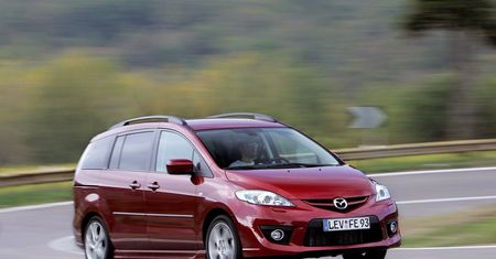 Używane kompaktowe minivany do 20 tys. zł umożliwiające wygodne wożenie trójki dzieci