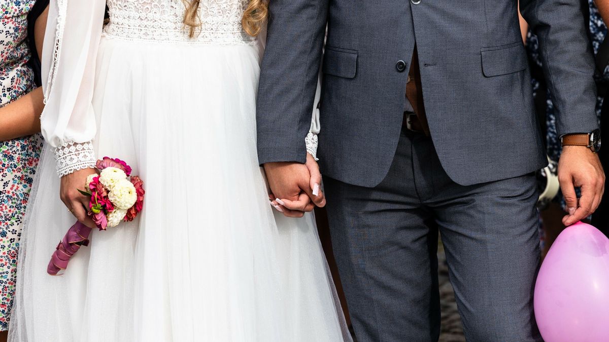 Piesza 44. Pielgrzymka Krakowska na Jasn? G�r?
Fot. Karol Porwich/EastNews, Czestochowa, 11.08.2024. Wejscie pieszej 44. Piegrzymki Krakowskiej na Jasna Gore. N/z: Malzenstwo - zdjecie ilustracyjne.
Karol Porwich