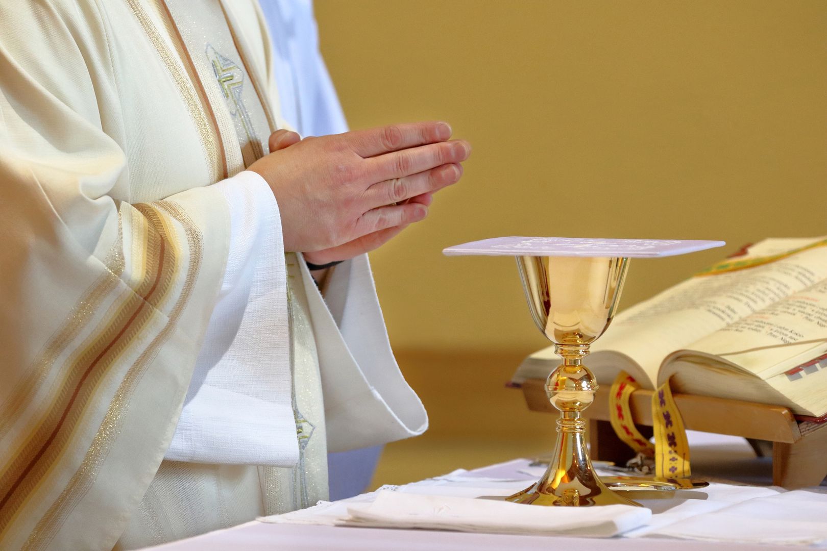 Ksiądz doprowadził do kolizji. Jechał na "podwójnym gazie"