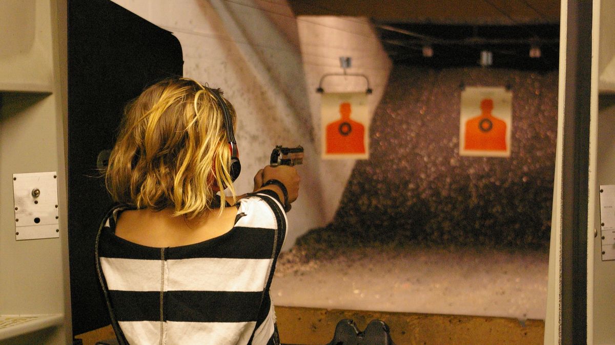 Kobiety coraz chętniej zapisują się na strzelnicę