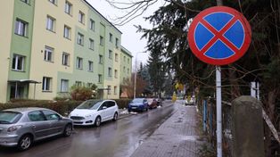 Rzeszów: Mieszkańcy ul. Staszica skarżą się na ograniczenia parkingowe
