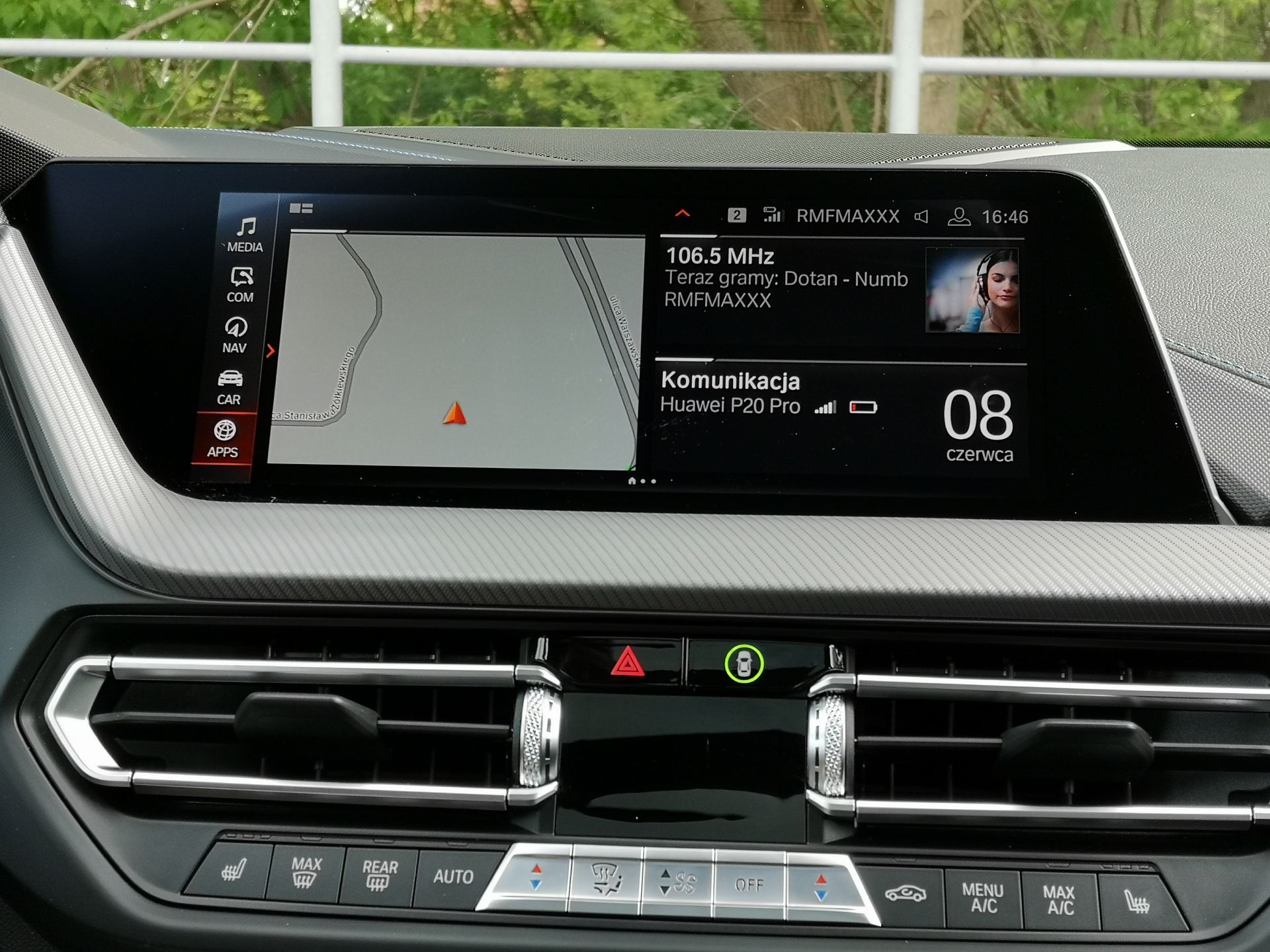 BMW M235i Gran Coupe: Aplikacja BMW Connected, system info-rozrywki i audio Harman Kardon 10