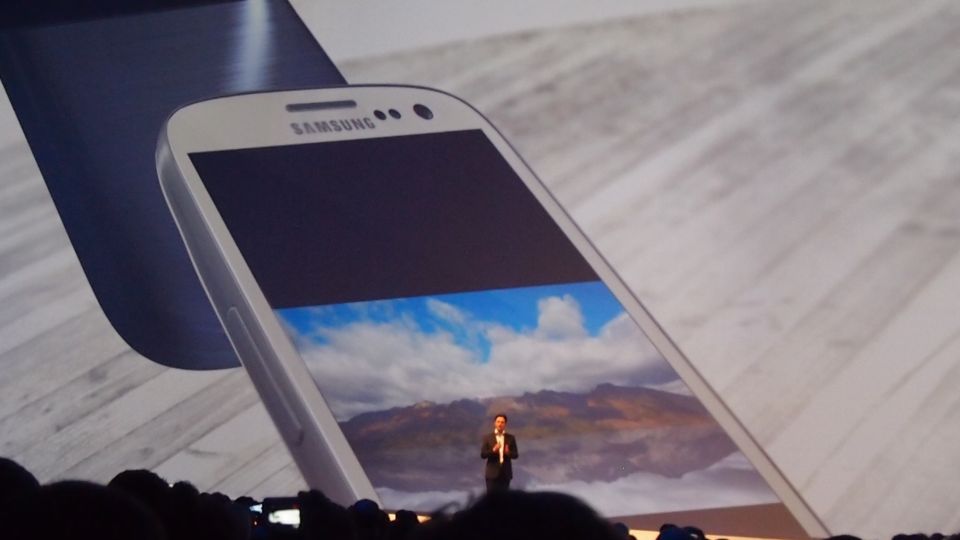 Z kim Samsung przegrał 3 maja... 1