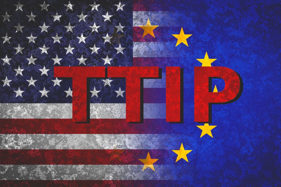 Grafika TTIP pochodzi z serwisu Shutterstock