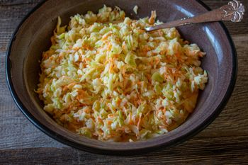 Chrupiąca surówka w kremowym sosie. Zawsze się udaje i znika z talerzy w mgnieniu oka