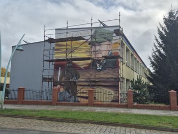 Sława: Malowidło na ścianie szkoły przedstawia zaślubiny z morzem