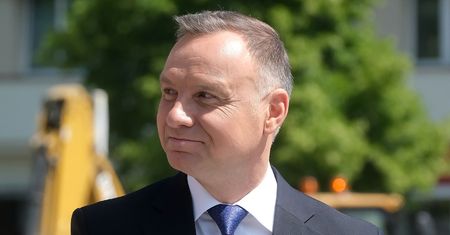 Andrzej Duda "przyłapany" podczas zakupów w supermarkecie. Wiadomo, co kupił i ILE ZAPŁACIŁ. Dużo?