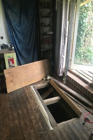 Brueckner wykopał piwnicę pod podłogą