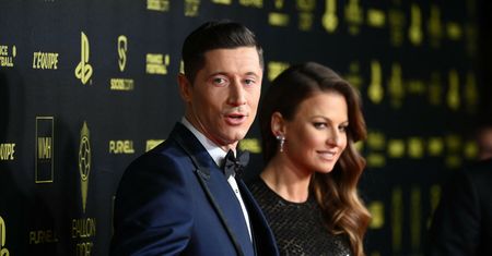 Anna Lewandowska w Paryżu. Uwodzicielskie pozy w zmysłowej sukni