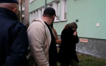 Helenka była głodzona. Jej rodzice właśnie opuścili areszt
