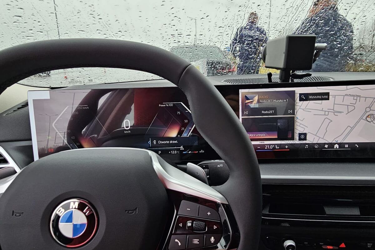 Policjanci szkolili technikę jazdy nowymi nieoznakowanymi radiowozami BMW na terenie ODTJ Lublin