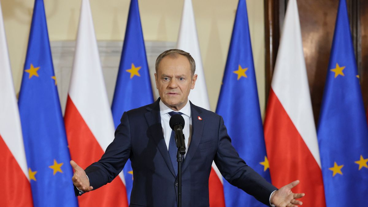 Warszawa, 03.01.2024. Premier Donald Tusk podczas konferencji prasowej po posiedzeniu rządu, 3 bm. w siedzibie Kancelarii Prezesa Rady Ministrów w Warszawie. (amb) PAP/Paweł Supernak